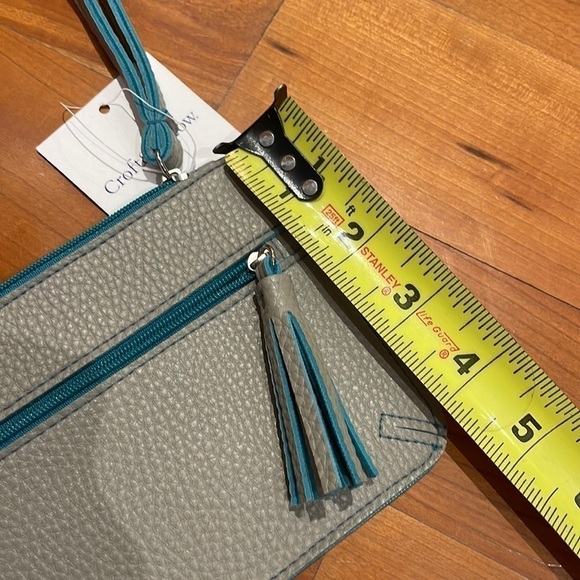 New Croft & Barrow wristlet grey and blue/teal w tassel charm - Picture 6 of 7